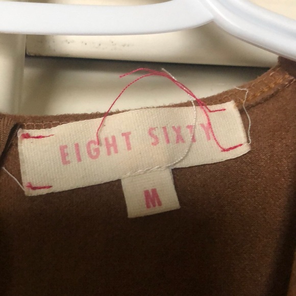 A dress that goes up to your knees, - Picture 3 of 4